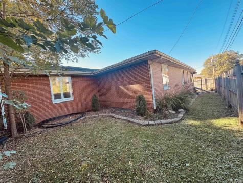 1302 N Briar Road Muncie IN 47304