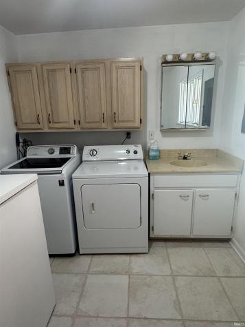 1302 N Briar Road Muncie IN 47304