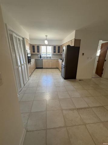 1302 N Briar Road Muncie IN 47304