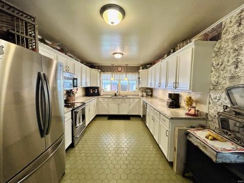 27 N Edwards Street Worthington IN 47471