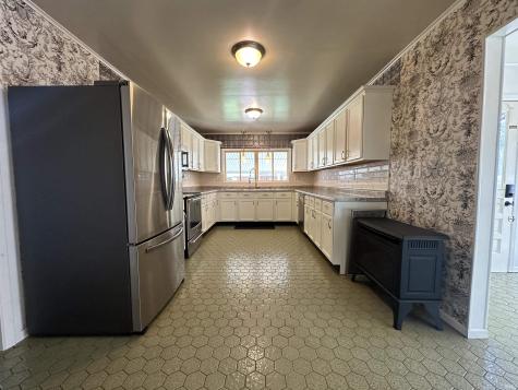 27 N Edwards Street Worthington IN 47471