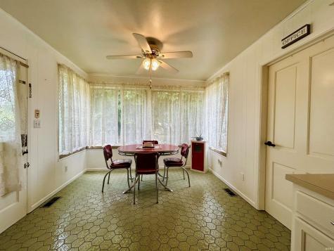 27 N Edwards Street Worthington IN 47471