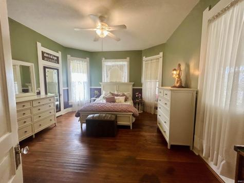 27 N Edwards Street Worthington IN 47471