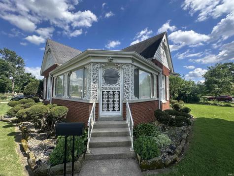 27 N Edwards Street Worthington IN 47471