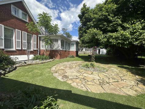 27 N Edwards Street Worthington IN 47471
