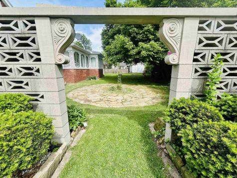 27 N Edwards Street Worthington IN 47471