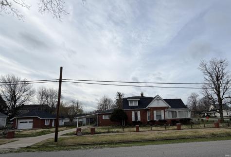 27 N Edwards Street Worthington IN 47471