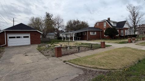 27 N Edwards Street Worthington IN 47471