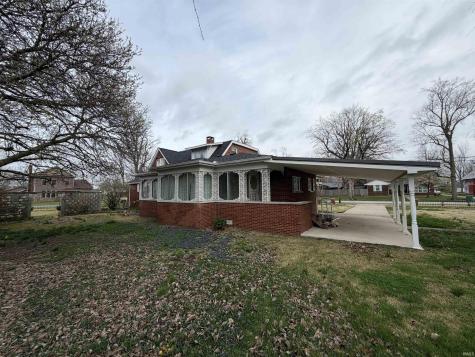 27 N Edwards Street Worthington IN 47471
