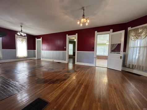 27 N Edwards Street Worthington IN 47471