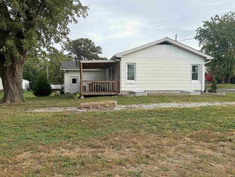 204 Poplar Street Loogootee IN 47553