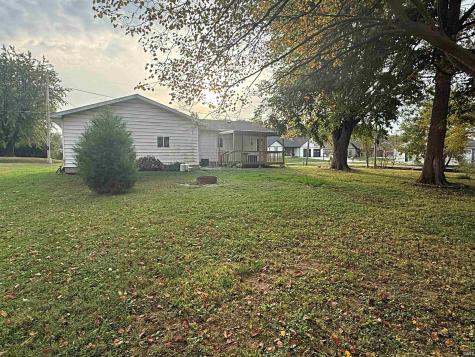 204 Poplar Street Loogootee IN 47553