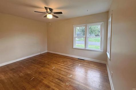 204 Poplar Street Loogootee IN 47553