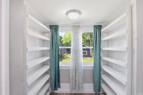 1123 Kinsmoor Avenue Fort Wayne IN 46807