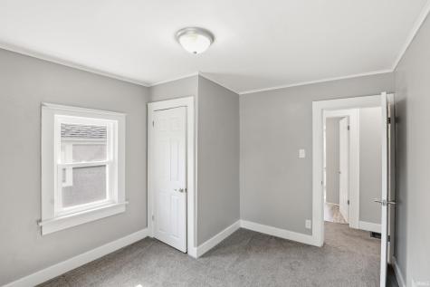 1123 Kinsmoor Avenue Fort Wayne IN 46807