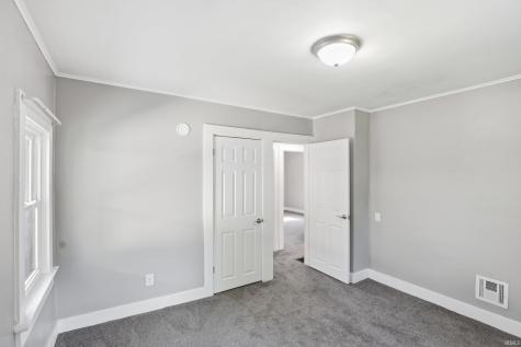 1123 Kinsmoor Avenue Fort Wayne IN 46807