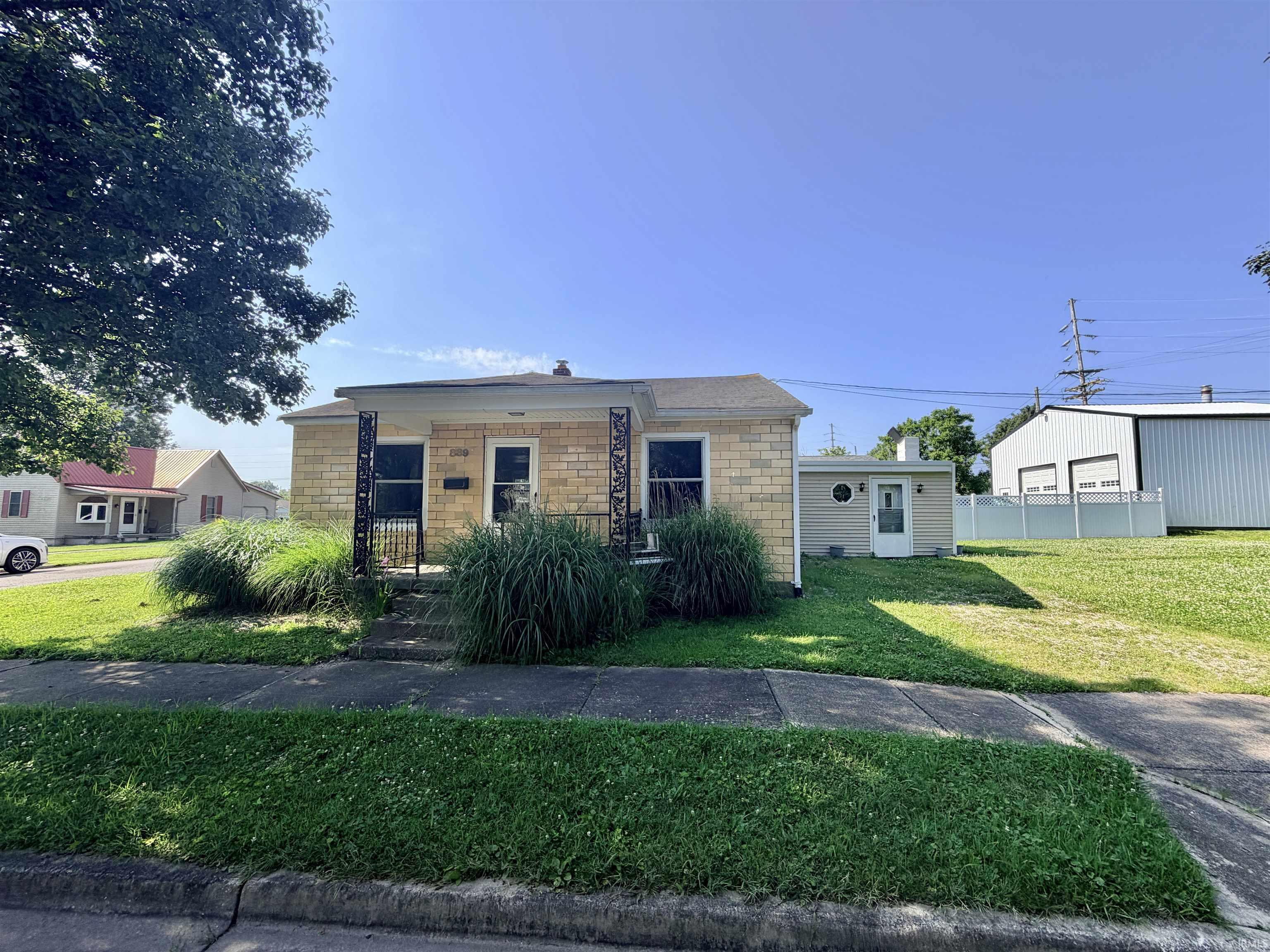889 NE H Street Linton IN 47441