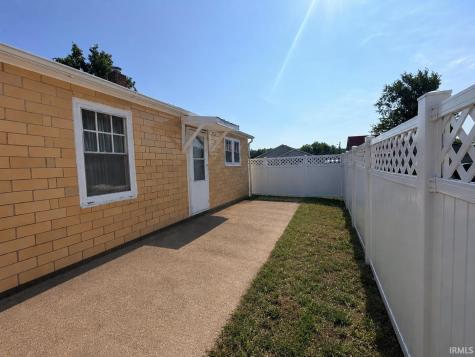 889 NE H Street Linton IN 47441