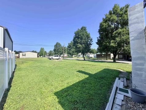 889 NE H Street Linton IN 47441