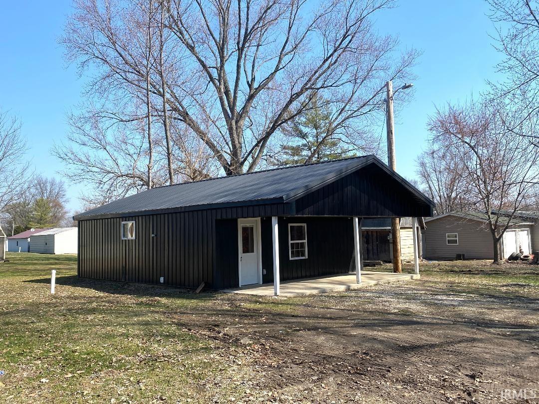 956 SW C Street Linton IN 47441