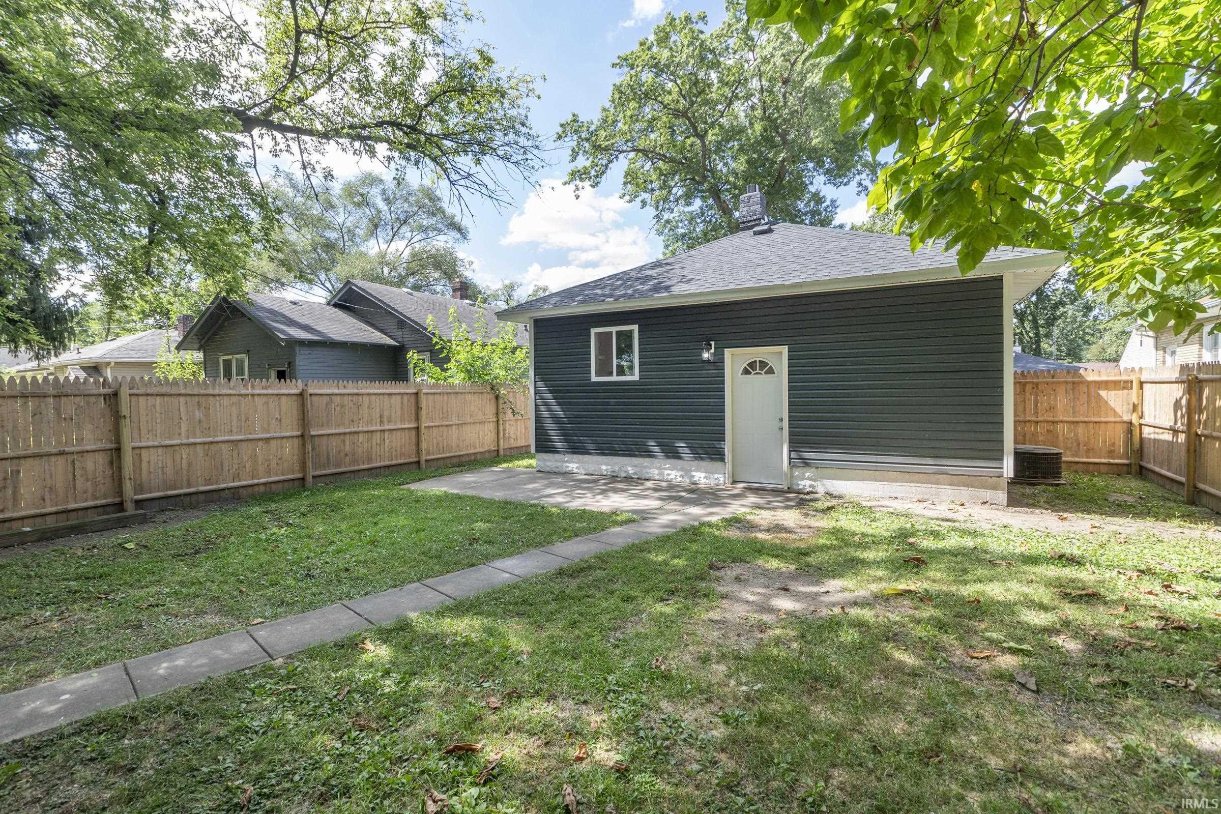 1322 Johnson Street South Bend IN 46628