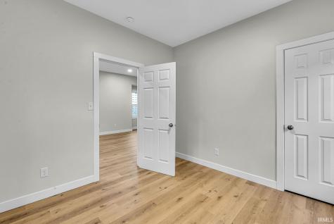 2422 Kenwood Avenue South Bend IN 46628