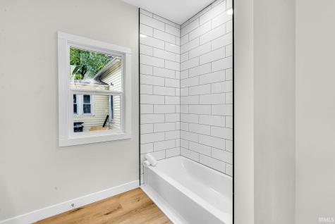 2422 Kenwood Avenue South Bend IN 46628