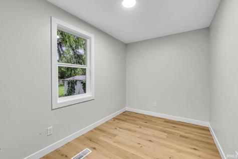 2422 Kenwood Avenue South Bend IN 46628