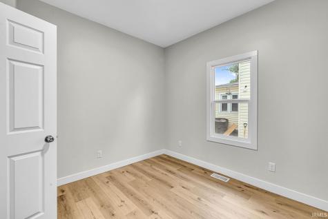 2422 Kenwood Avenue South Bend IN 46628