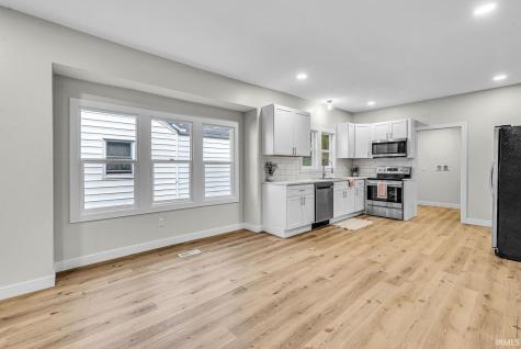 2422 Kenwood Avenue South Bend IN 46628