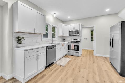 2422 Kenwood Avenue South Bend IN 46628