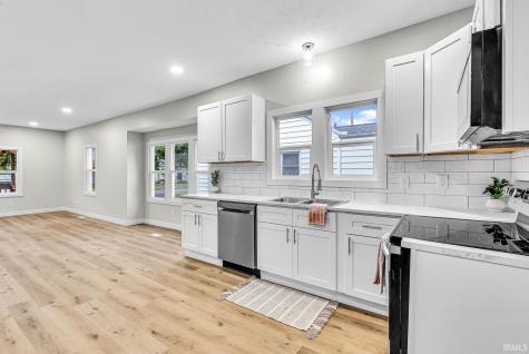 2422 Kenwood Avenue South Bend IN 46628