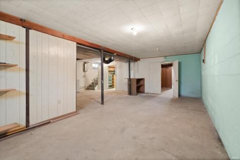 102 Eastgate Avenue Loogootee IN 47553
