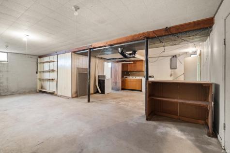 102 Eastgate Avenue Loogootee IN 47553