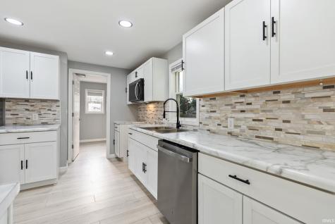 1009 W Monroe Street Plymouth IN 46563