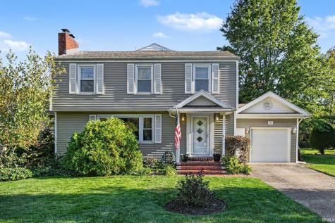 2412 S Twyckenham Drive South Bend IN 46614
