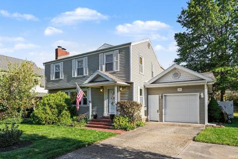 2412 S Twyckenham Drive South Bend IN 46614