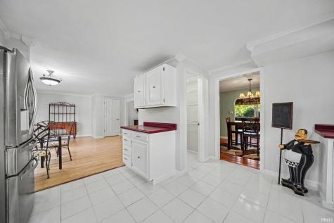 2412 S Twyckenham Drive South Bend IN 46614