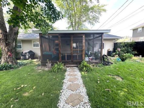 828 Railroad Street Covington IN 47932