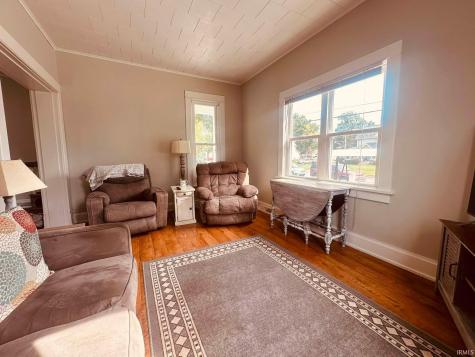 608 W William Street Kendallville IN 46755