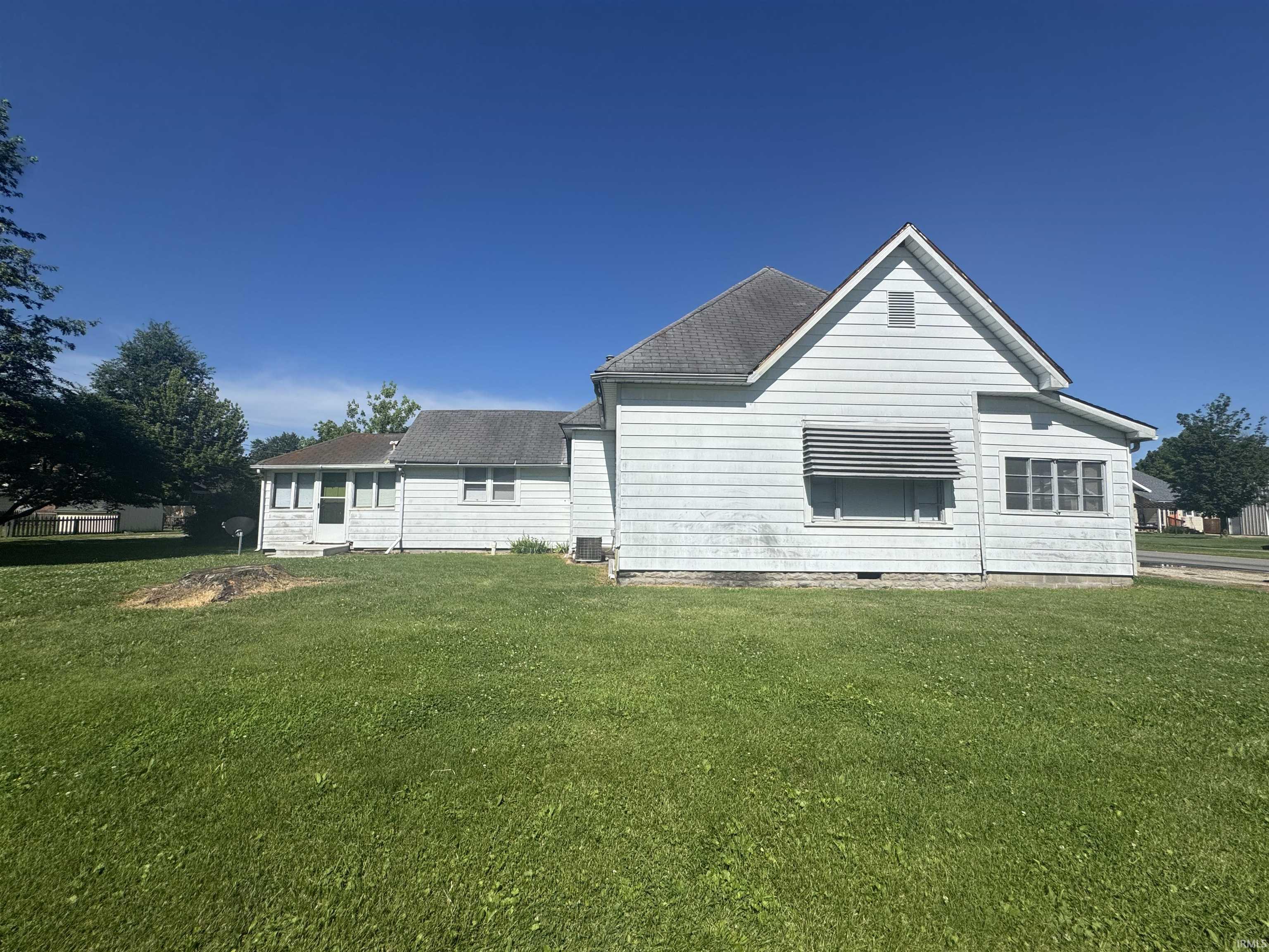 689 NE E Street Linton IN 47441