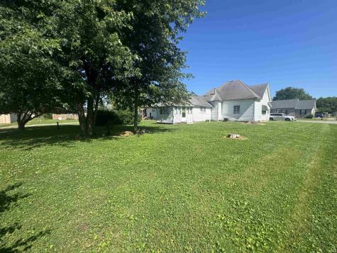 689 NE E Street Linton IN 47441