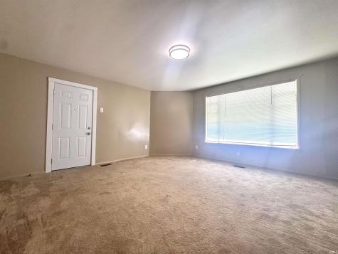 689 NE E Street Linton IN 47441