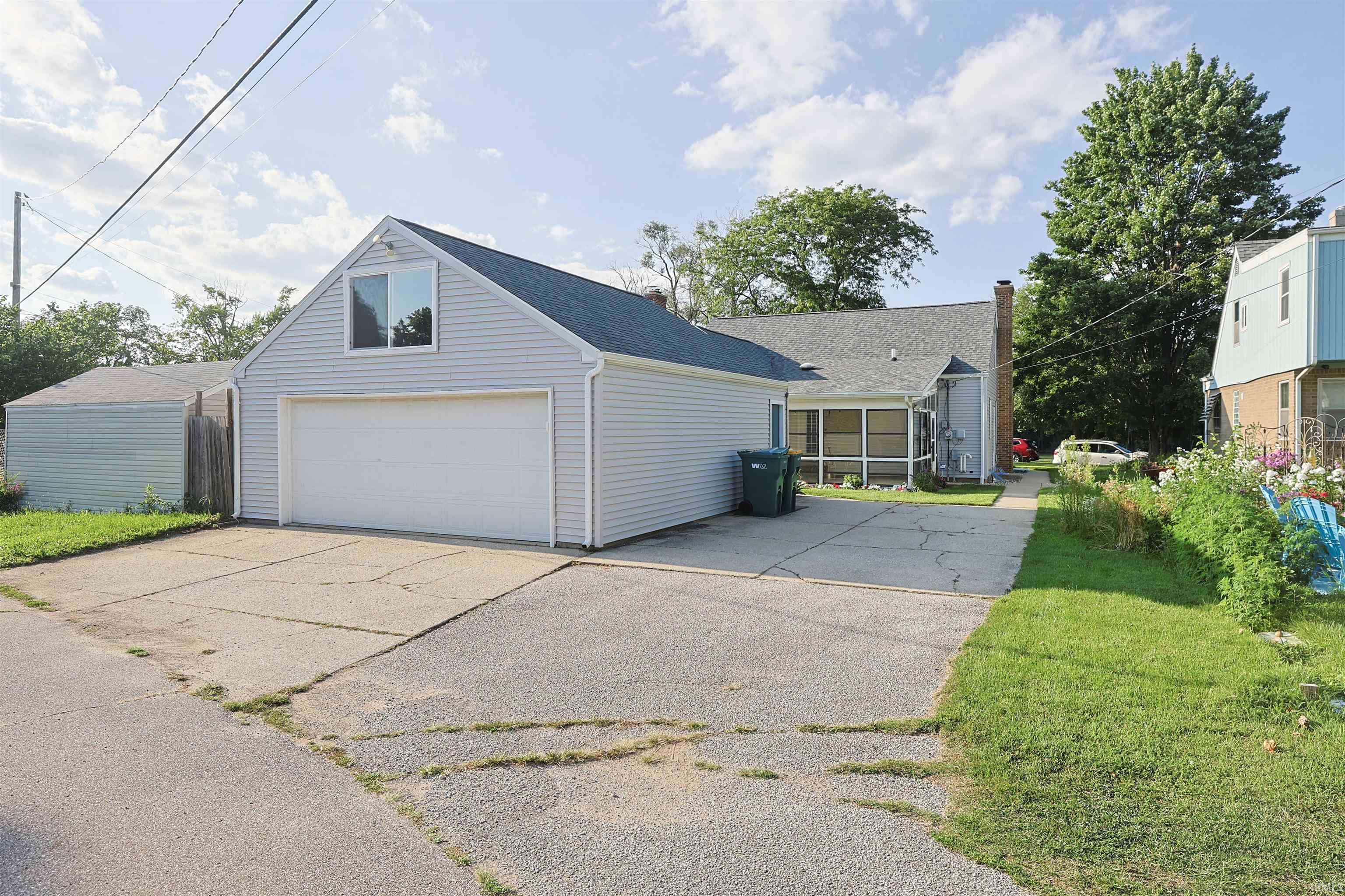 1107 Prospect Drive Mishawaka IN 46544