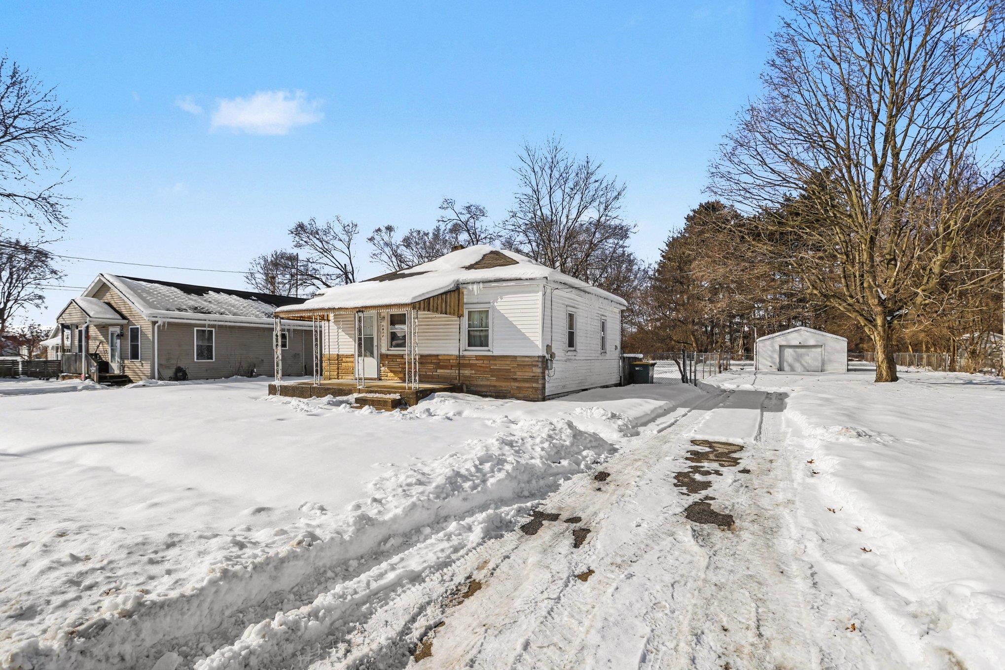 1517 Maplehurst Street Street Mishawaka IN 46565