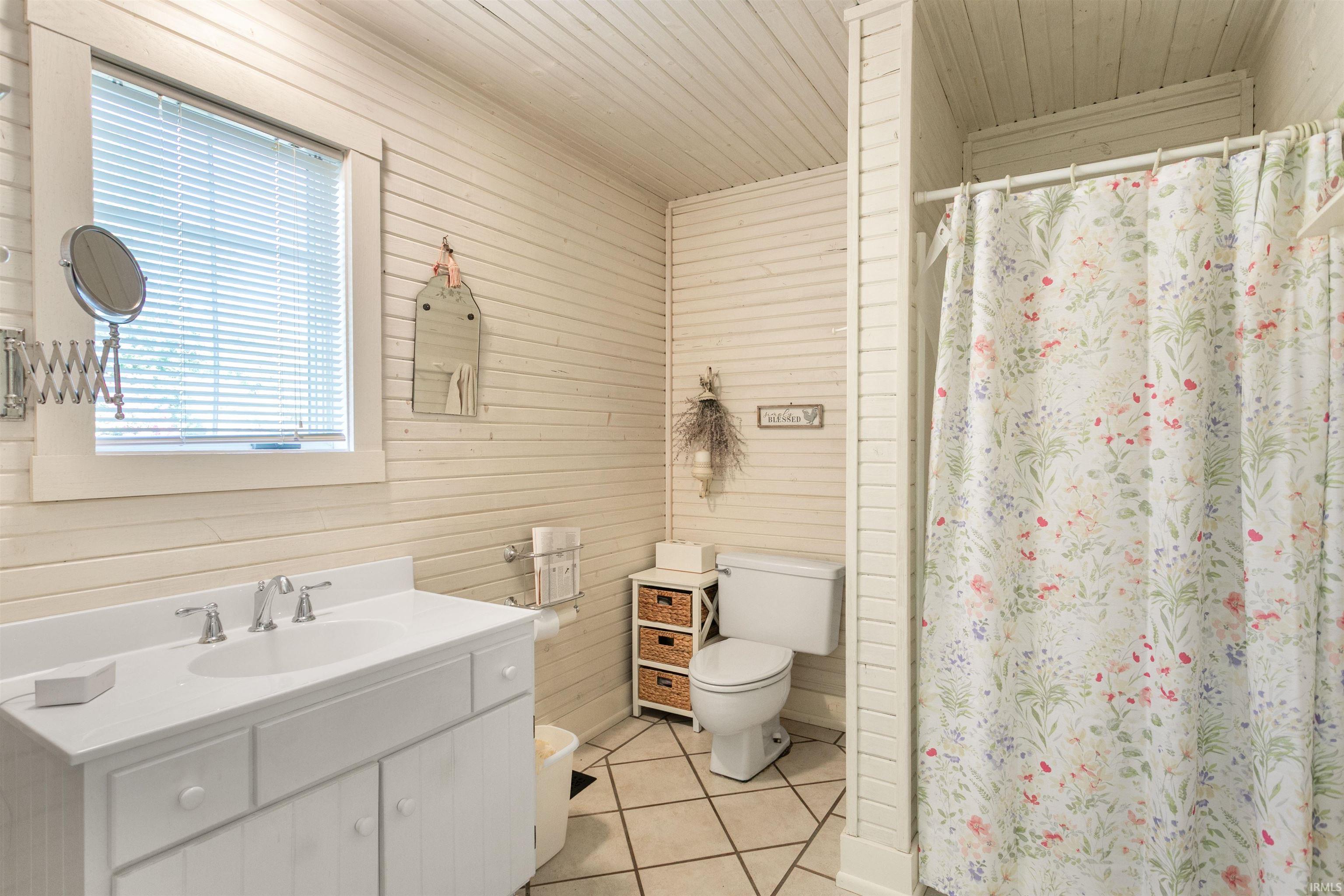 68255 Lilac Road Lakeville IN 46536