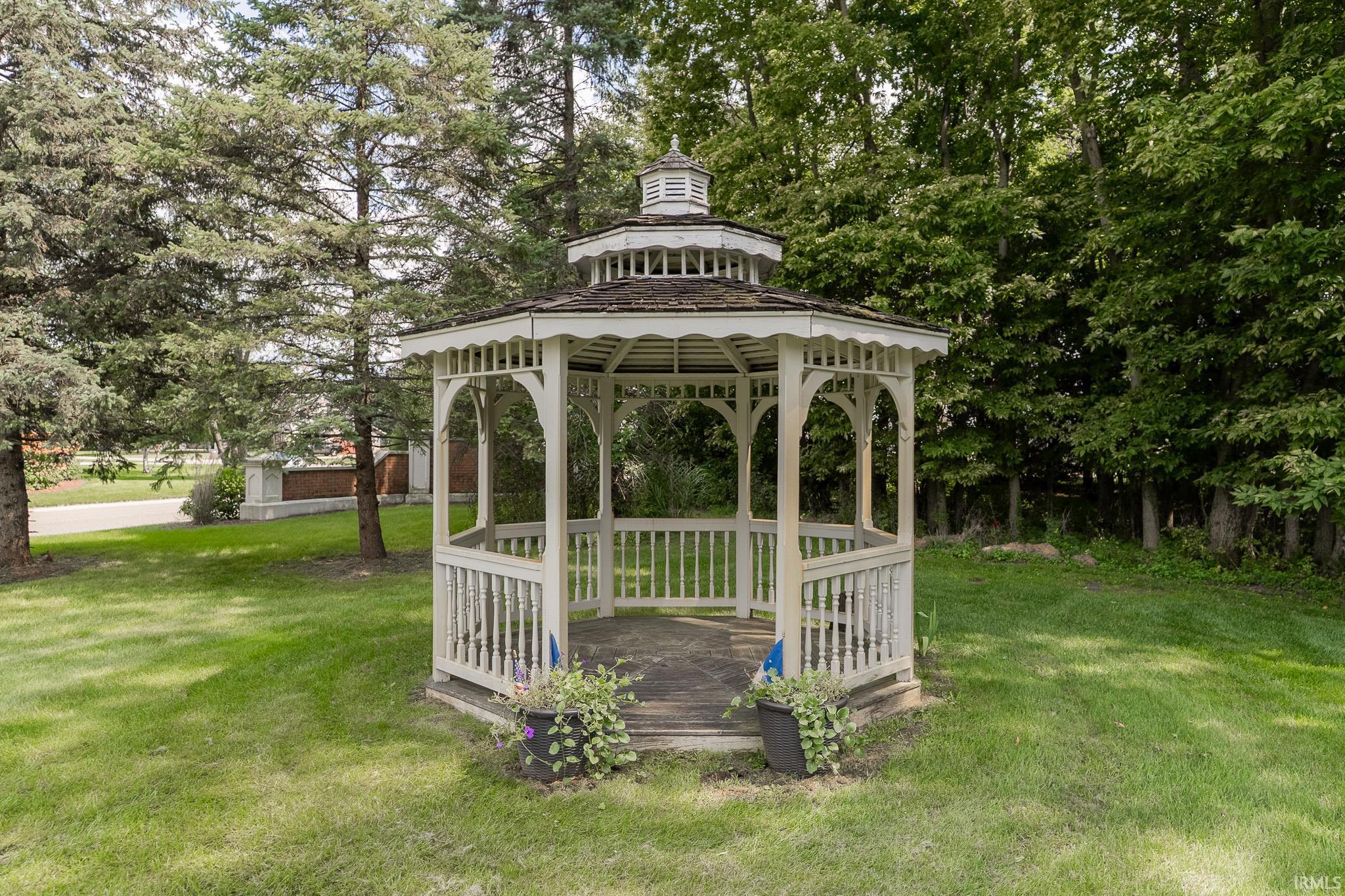 1554 S Woodfield Trail Warsaw IN 46580