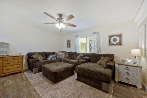 11225 Sharon Drive Evansville IN 47712