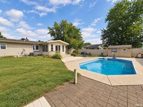 517 E Violet Drive Francesville IN 47946