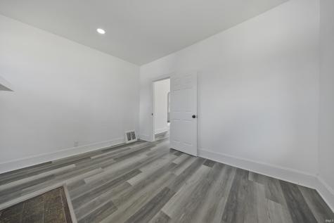 823 Monroe Avenue Evansville IN 47713